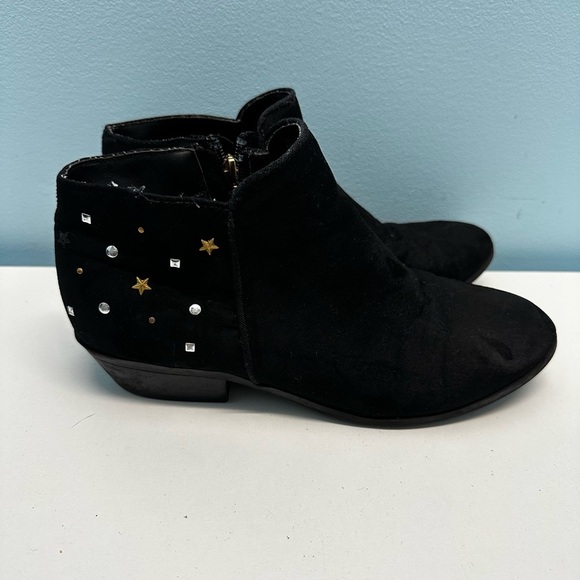 Girls Circus By Sam Edelman Black Studed Side Zip Ankle Bootie Size 4 - Picture 2 of 7